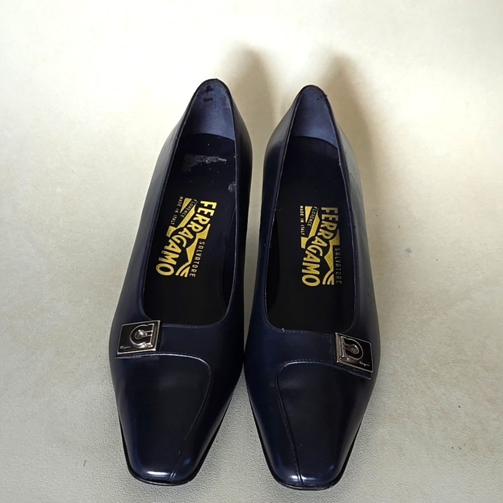 Salvatore Ferragamo Navy Blue Leather Pumps Women's Size 7.5 Like New